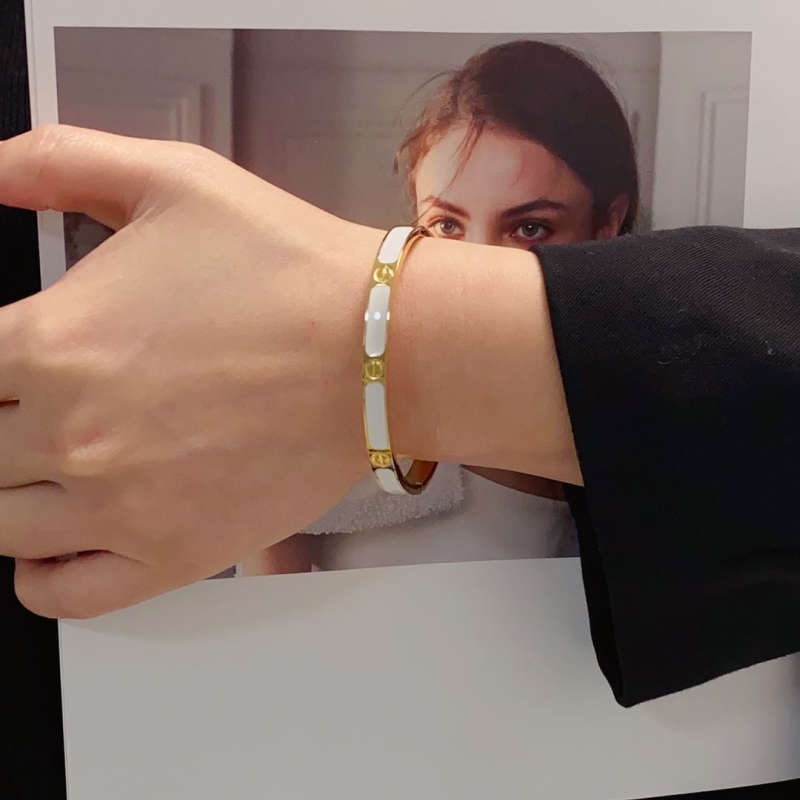 Ca*t1er bracelets
